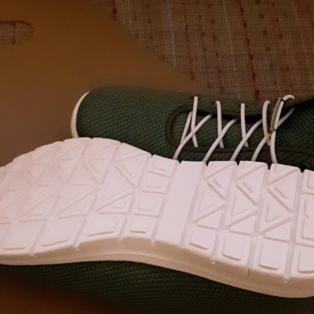 shoes - Picture 3 of 4
